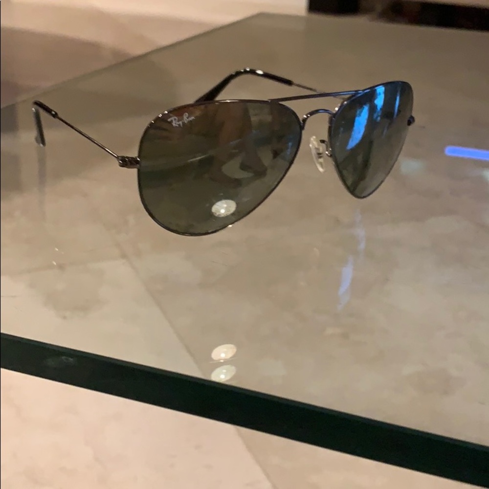 Ray Ban Sunglasses. Unisex